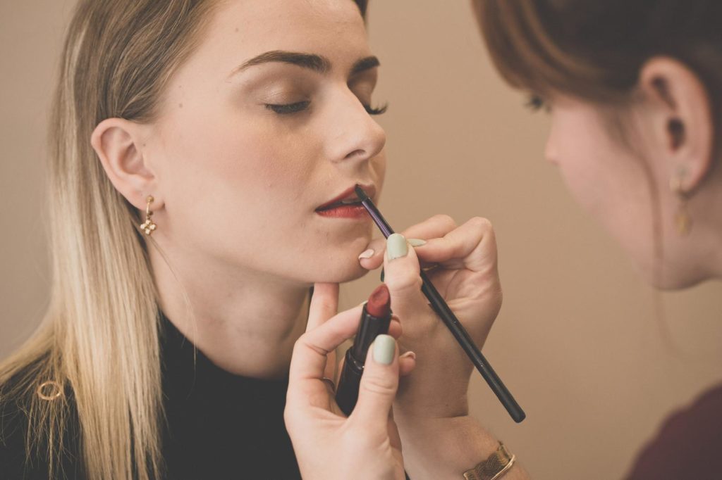 Sublimez votre mariage avec notre maquillage bio pour mariée à Brest, Finistère. Une mise en beauté naturelle et éclatante !